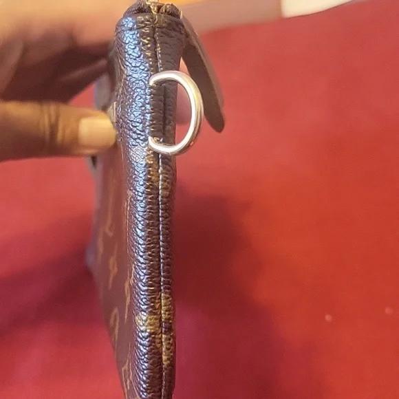 100% Authentic LOUIS VUITTON - Picture 6 of 9